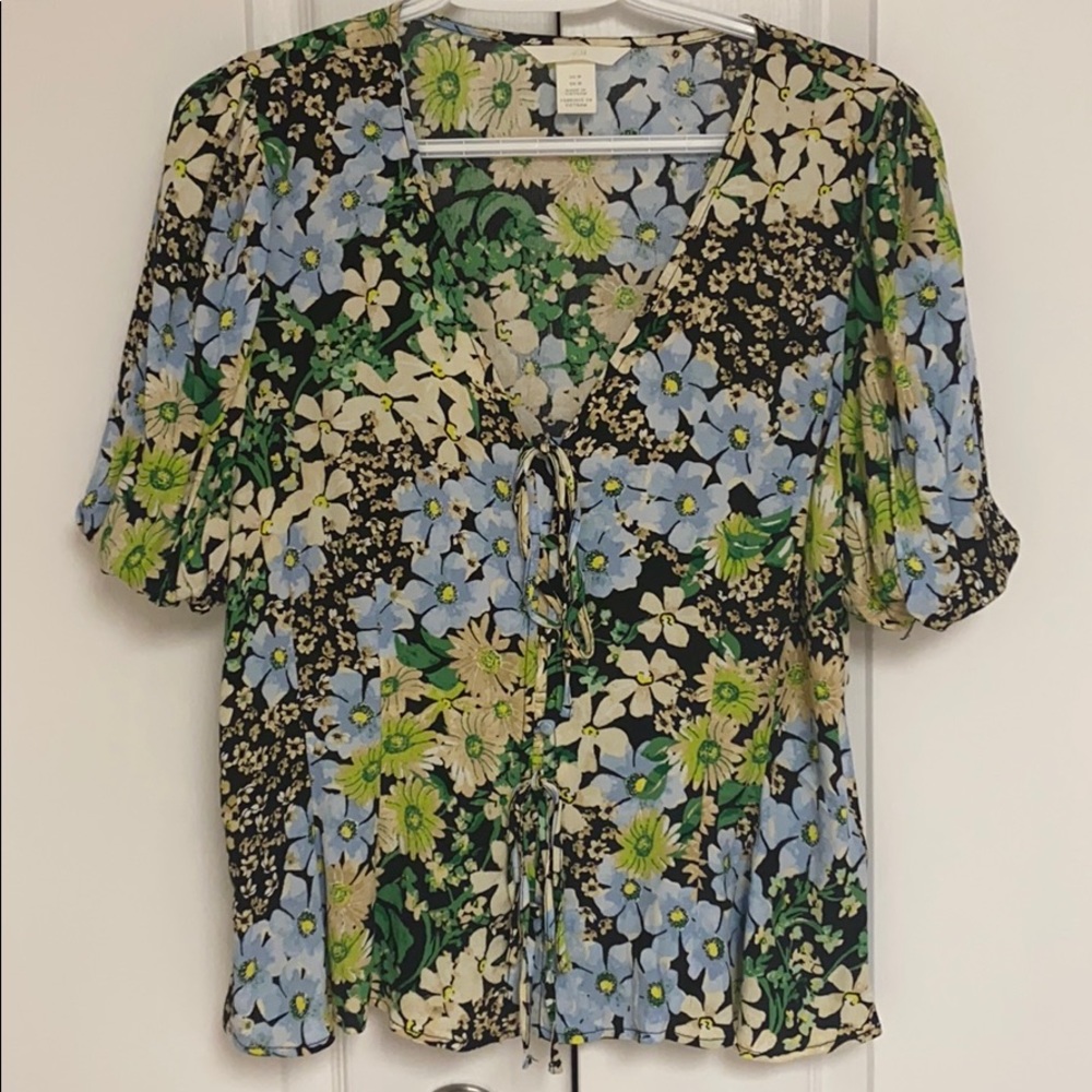 🌺 2 for 25 🌺 Floral Blouse